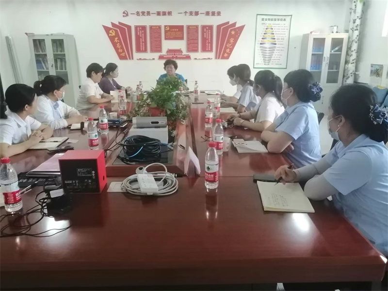 林寶娟董事長與物業(yè)同仁互相交流、學習