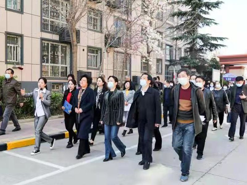 2021年，市人大、政協(xié)等各級領導到金色嘉園小區(qū)調(diào)研